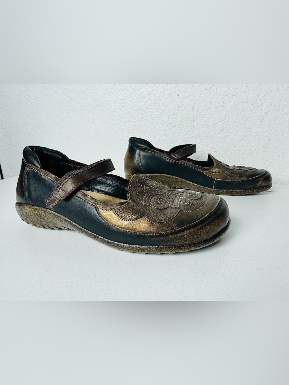 Naot Motu Brown Bronze Brushed Leather Mary Jane Shoes Women’s Sz EU 39 USA 8.5